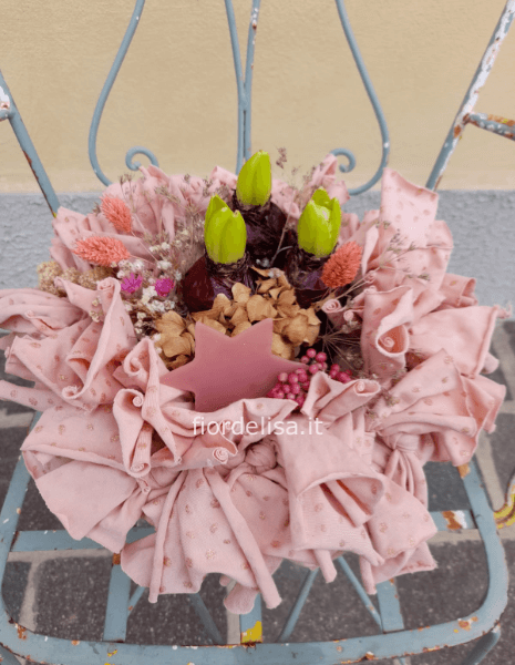 Mazzo di bulbi e fiori essiccati